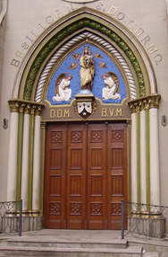 Porta da Bas&iacute;lica do Carmo