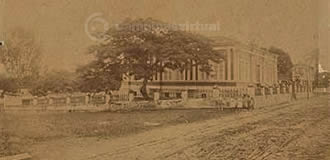 Grupo Escolar Correia de Melo, 1895. A escola ficava em frente ao Mercadão