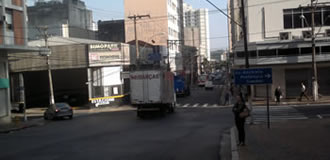 Rua José Paulino, vista lateral do Palácio da Justiça
