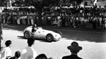 Na foto Chico Landi e sua Ferrari vencedora na Av. Barão de Itaura no dia 04/06/1958, ao fundo o prédio do Instituto Agronômico.