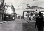 Bonde no centro de Campinas em 1928, a direita o Cine República