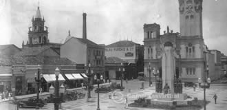 Largo do Rosário por volta do início da década de 1940, com a Ingreja do Rosário ainda na Av. Francisco Glicério